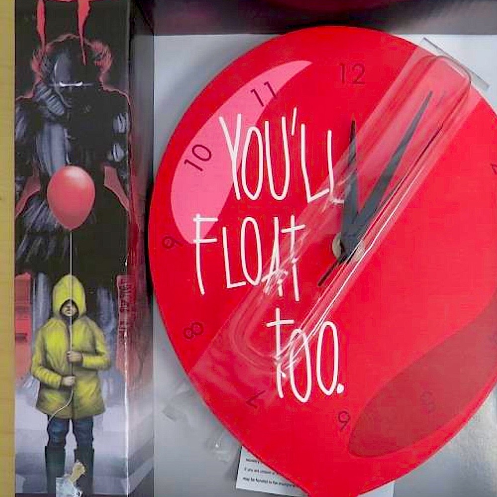 ‘It’ wall clock